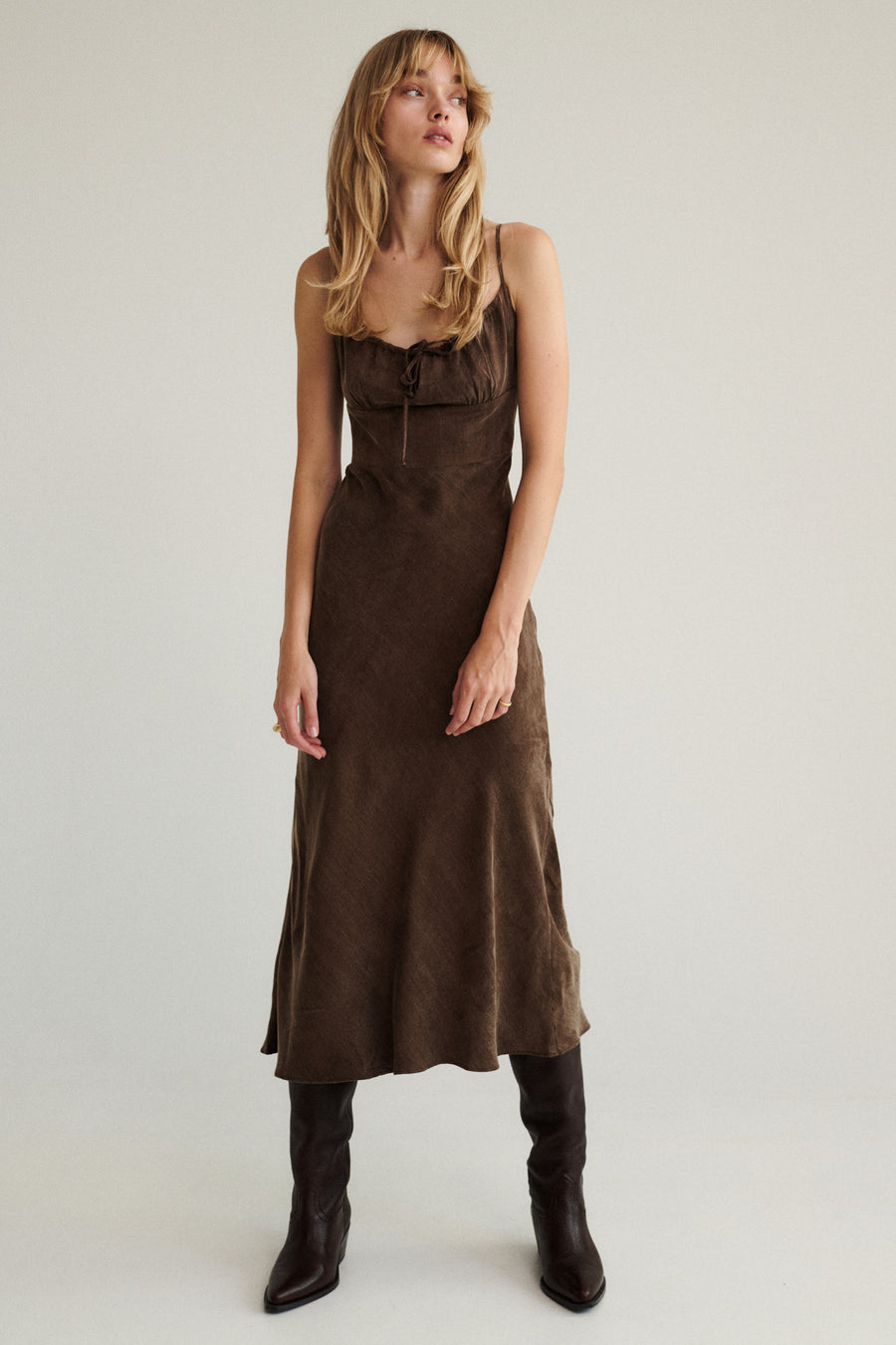 Dress in lyocell & viscose blend / 03 / 27 / milk chocolate