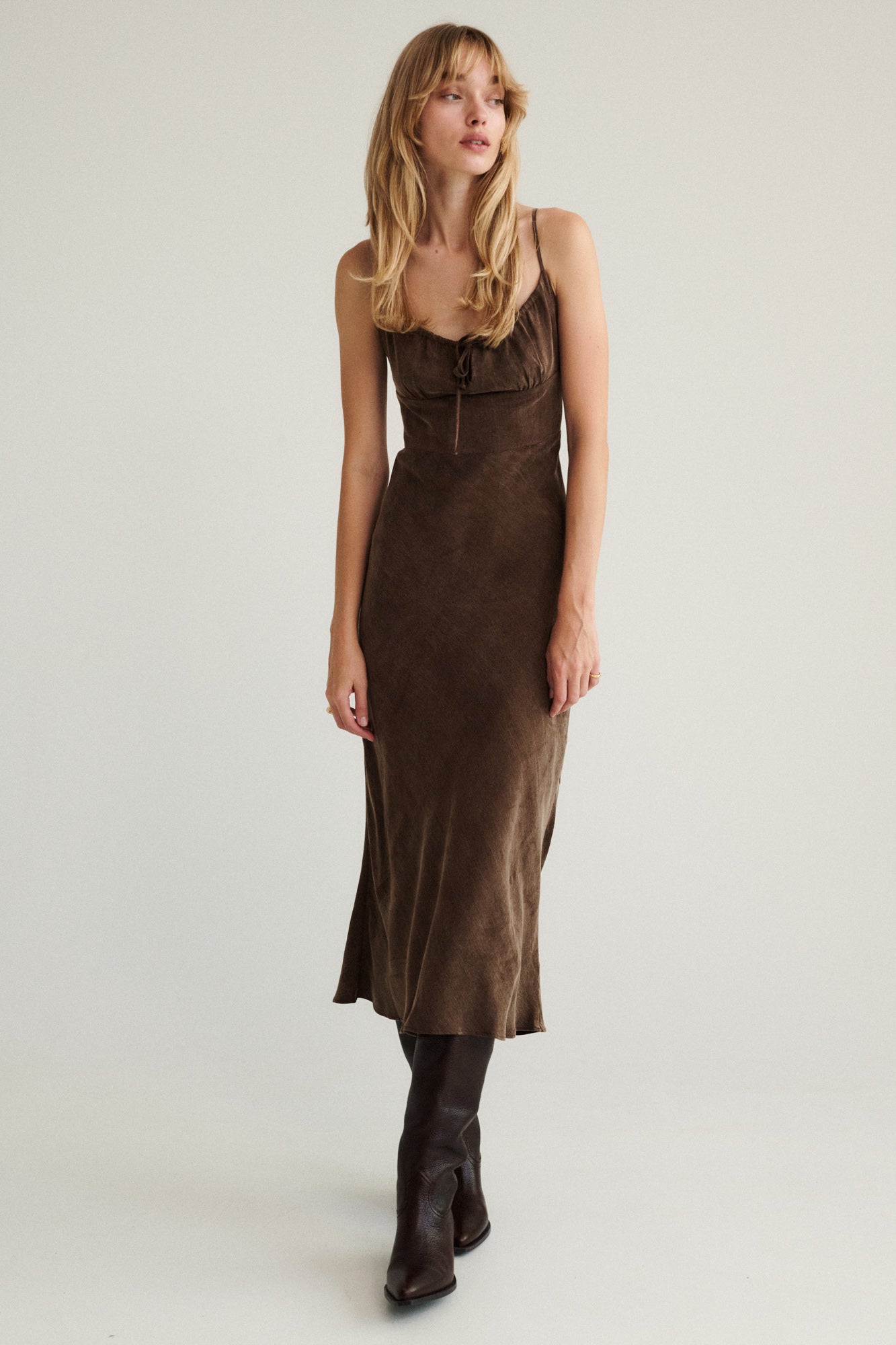 Dress in lyocell & viscose blend / 03 / 27 / milk chocolate