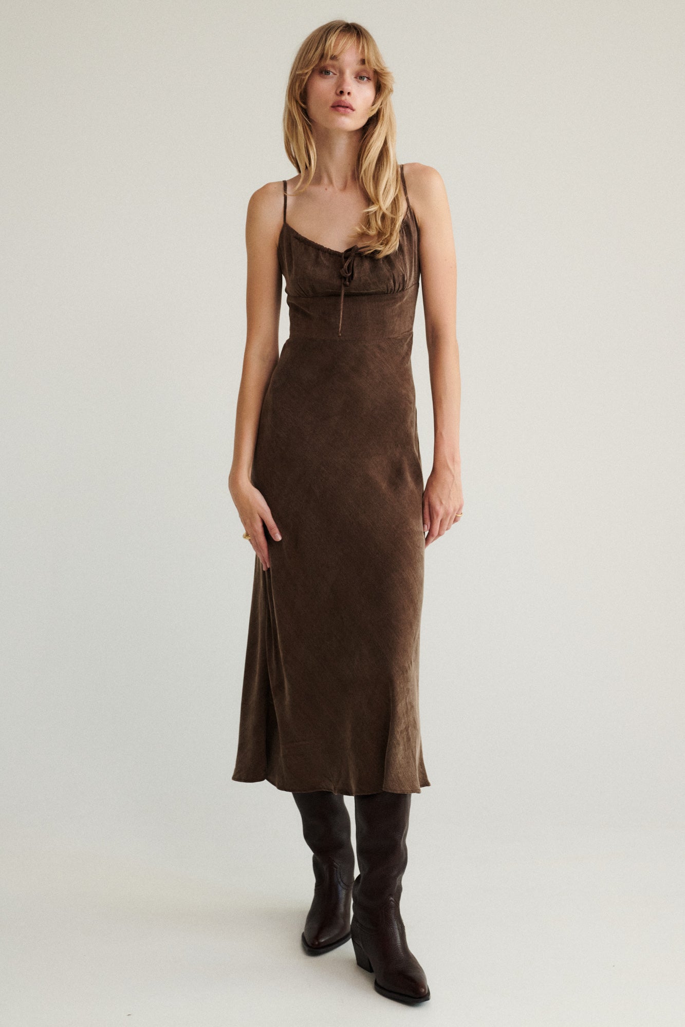 Dress in lyocell & viscose blend / 03 / 27 / milk chocolate