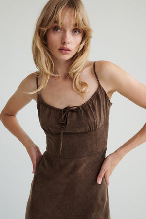 Dress in lyocell & viscose blend / 03 / 27 / milk chocolate