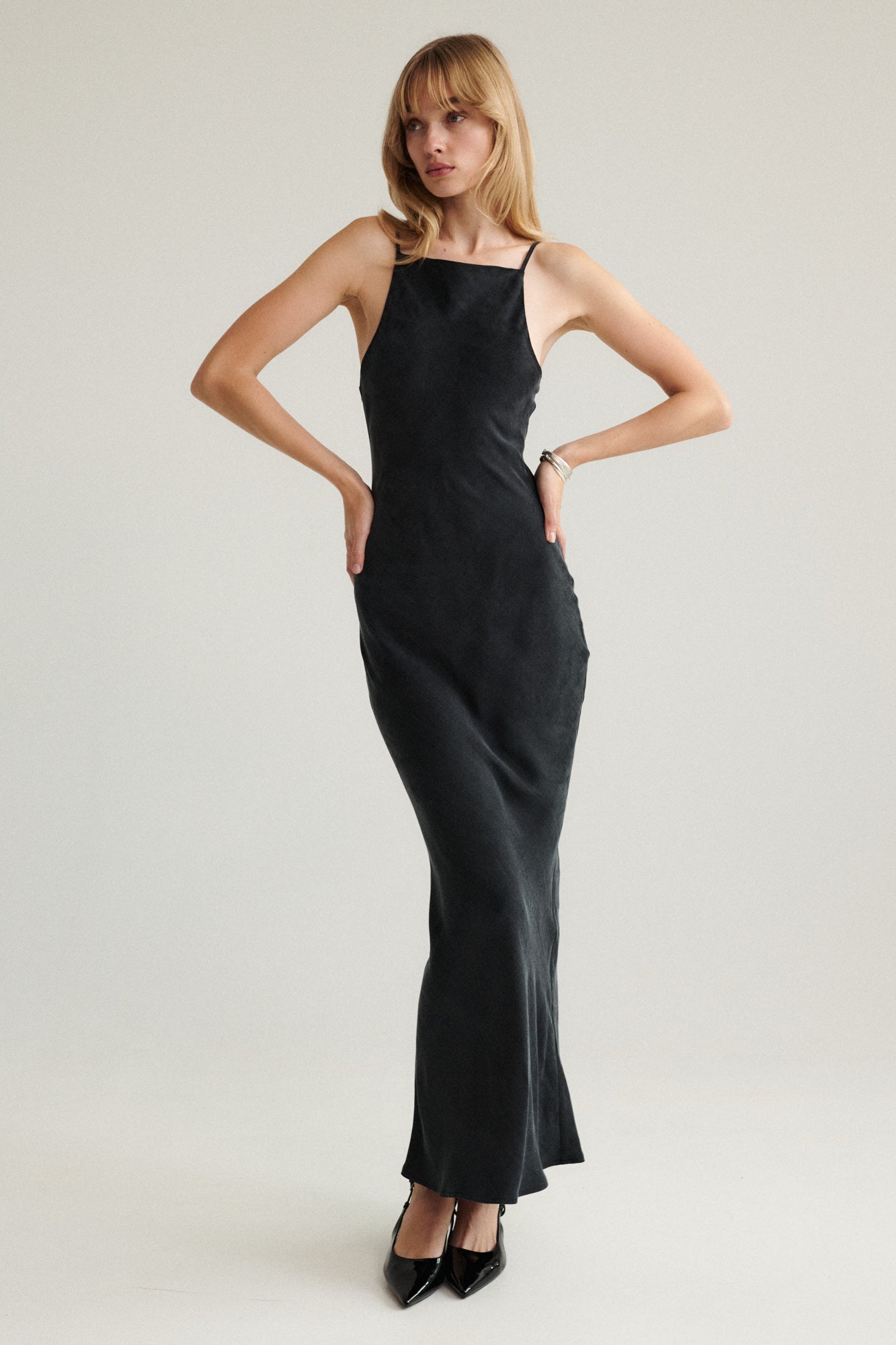 Dress in lyocell & viscose blend / 03 / 31 / onyx black