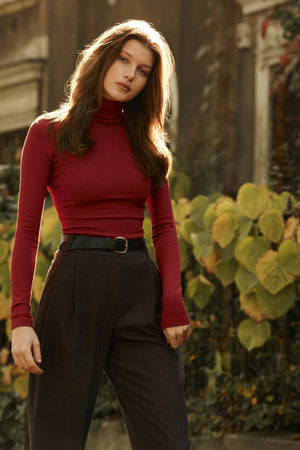 Turtleneck in organic cotton / 15 / 08 / maroon red