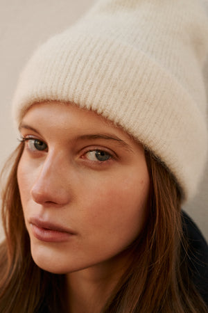 Beanie in mohair & alpaca blend / 21 / 15 / cream white