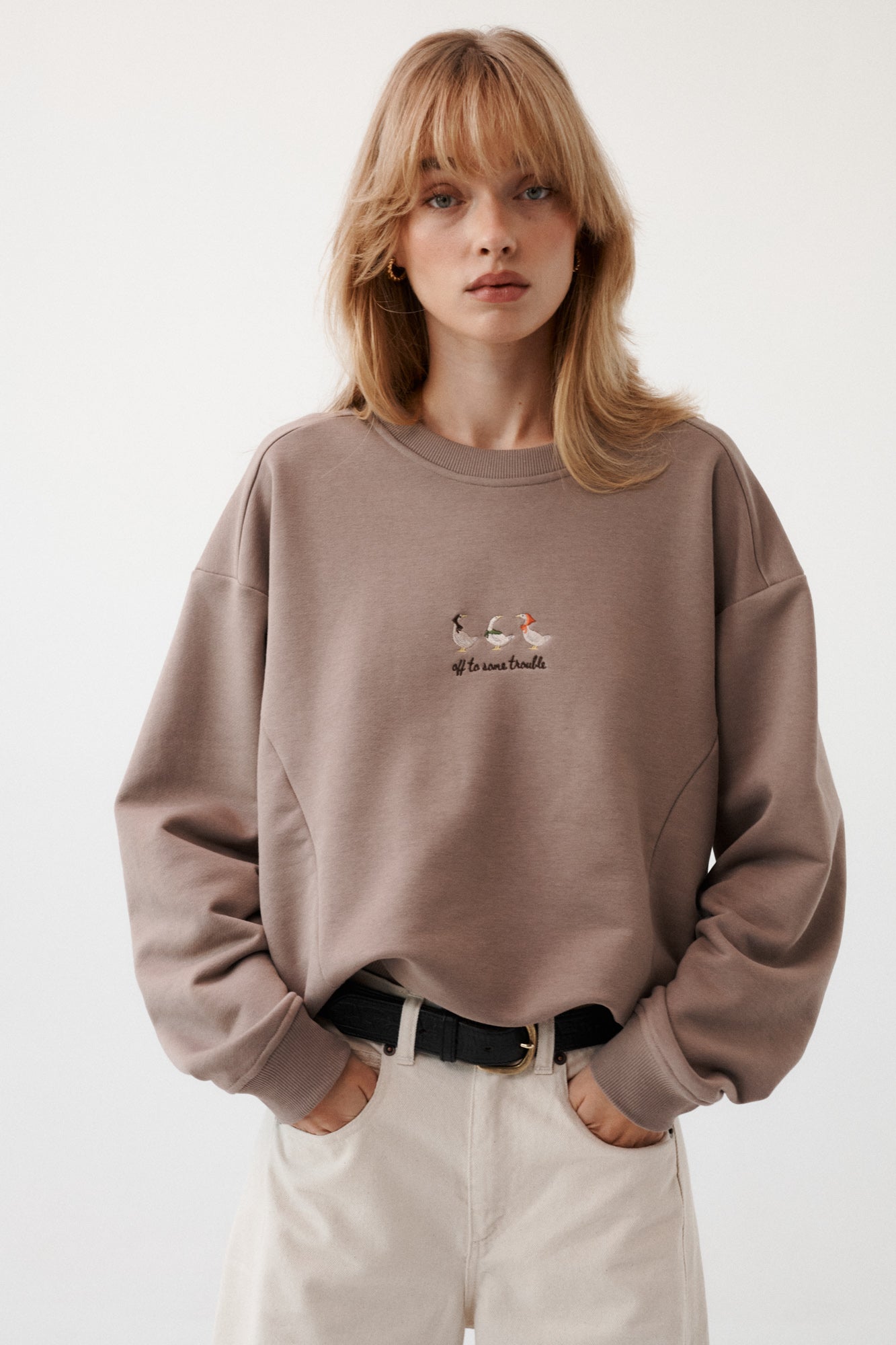 Sweatshirt in cotton / 17 / 19 / mocha coffee *diagonal-trousers-05-21-unbleached-1*?The model is 179 cm tall and wears size M/L?