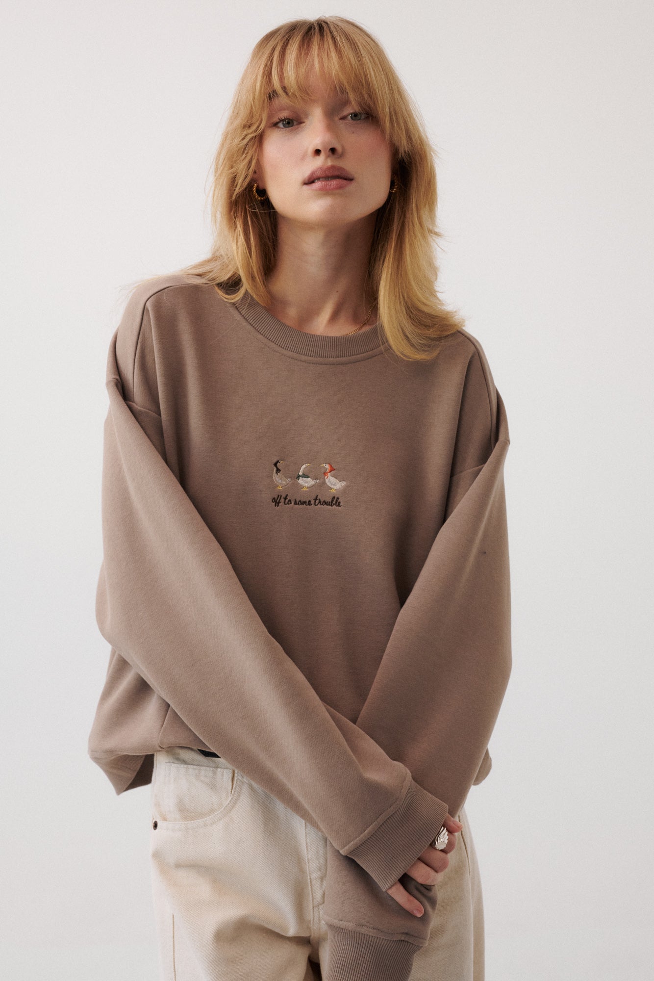 Sweatshirt in cotton / 17 / 19 / mocha coffee *diagonal-trousers-05-21-unbleached-1*?The model is 179 cm tall and wears size M/L?