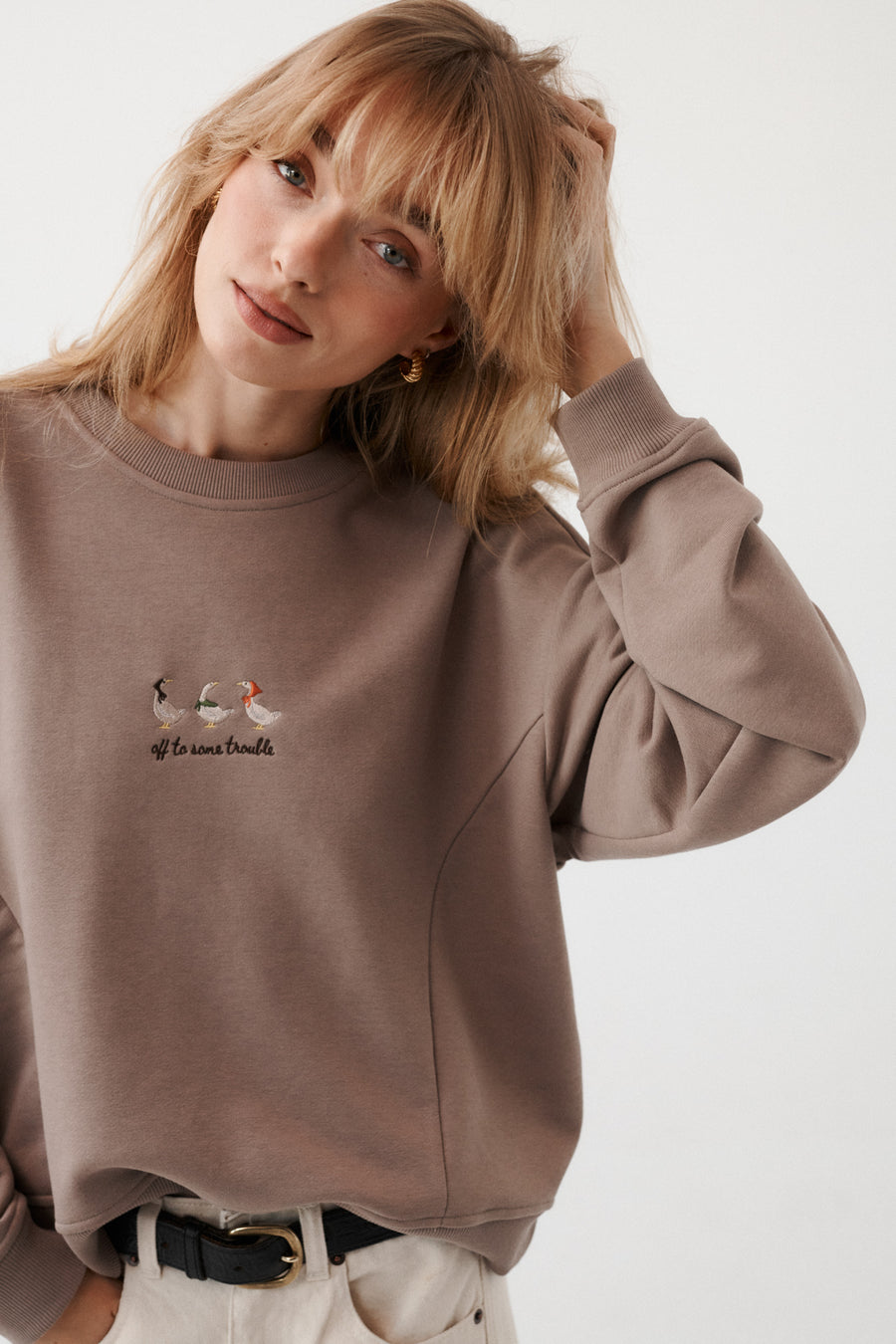 Sweatshirt in cotton / 17 / 19 / mocha coffee *diagonal-trousers-05-21-unbleached-1*?The model is 179 cm tall and wears size M/L?