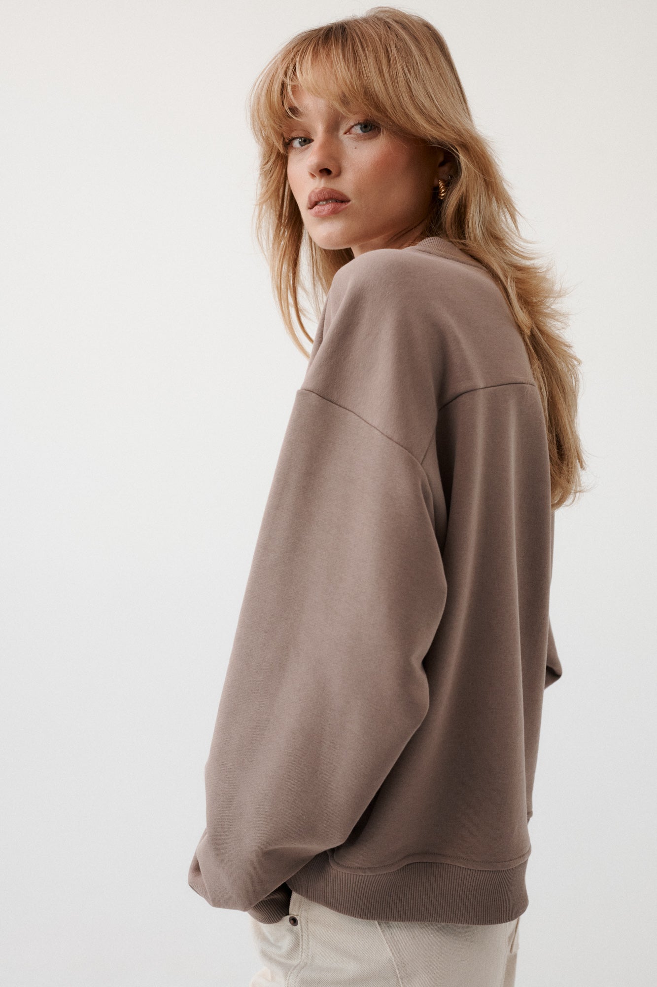 Sweatshirt in cotton / 17 / 19 / mocha coffee *diagonal-trousers-05-21-unbleached-1*?The model is 179 cm tall and wears size M/L?