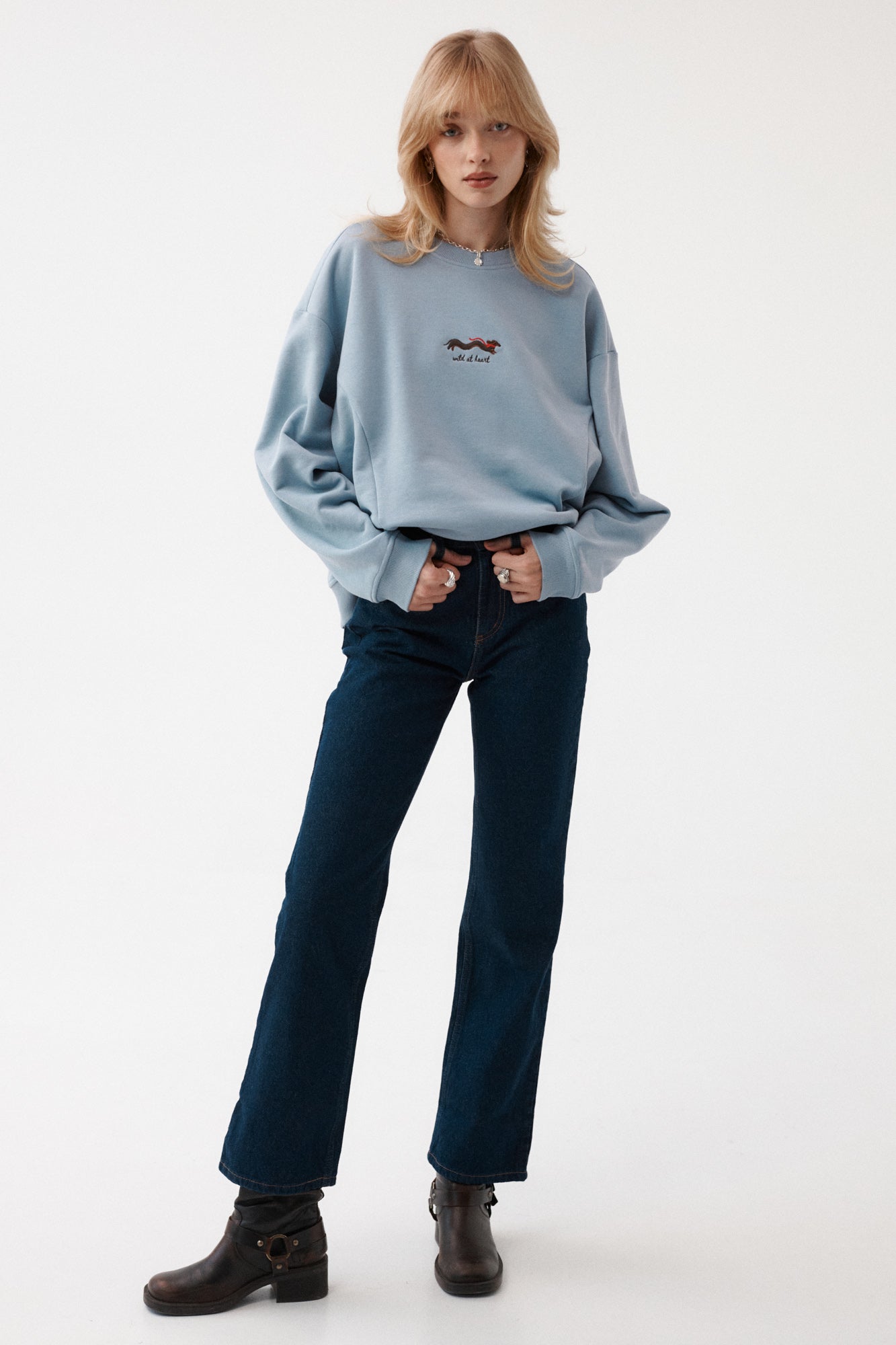 Sweatshirt in cotton / 17 / 19 / baltic sea *jeans-from-recycled-cotton-05-22-dark-indigo*?The model is 179 cm tall and wears size M/L?
