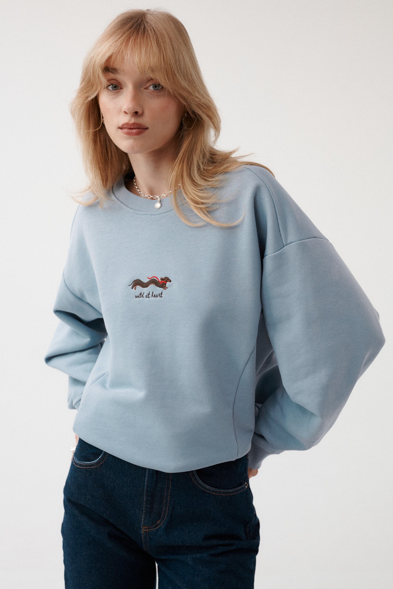 Sweatshirt in cotton / 17 / 19 / baltic sea *jeans-from-recycled-cotton-05-22-dark-indigo*?The model is 179 cm tall and wears size M/L?