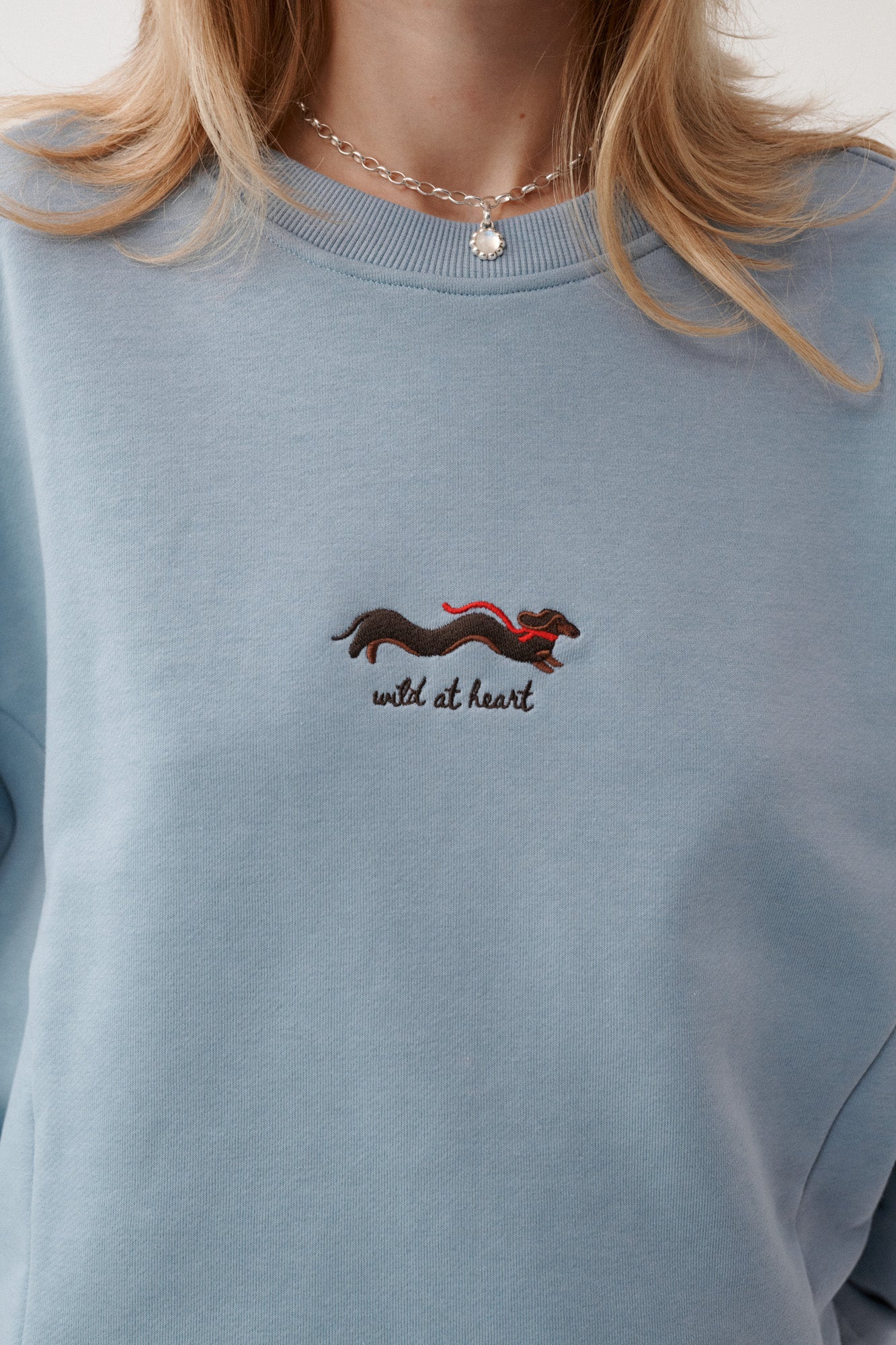 Sweatshirt in cotton / 17 / 19 / baltic sea ?The model is 179 cm tall and wears size M/L?