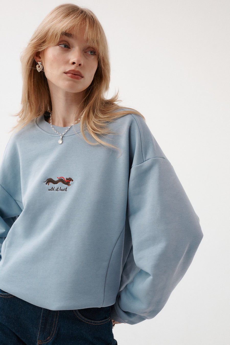 Sweatshirt in cotton / 17 / 19 / baltic sea ?The model is 179 cm tall and wears size M/L?