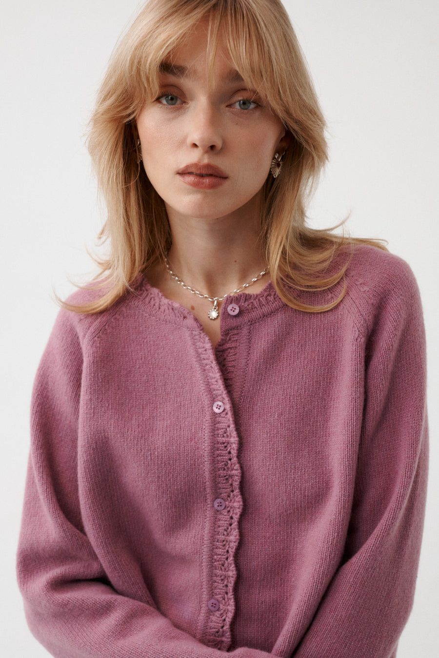 Cardigan in wool / 16 / 15 / rainy pink ?The model is 179 cm tall and wears size M/L?