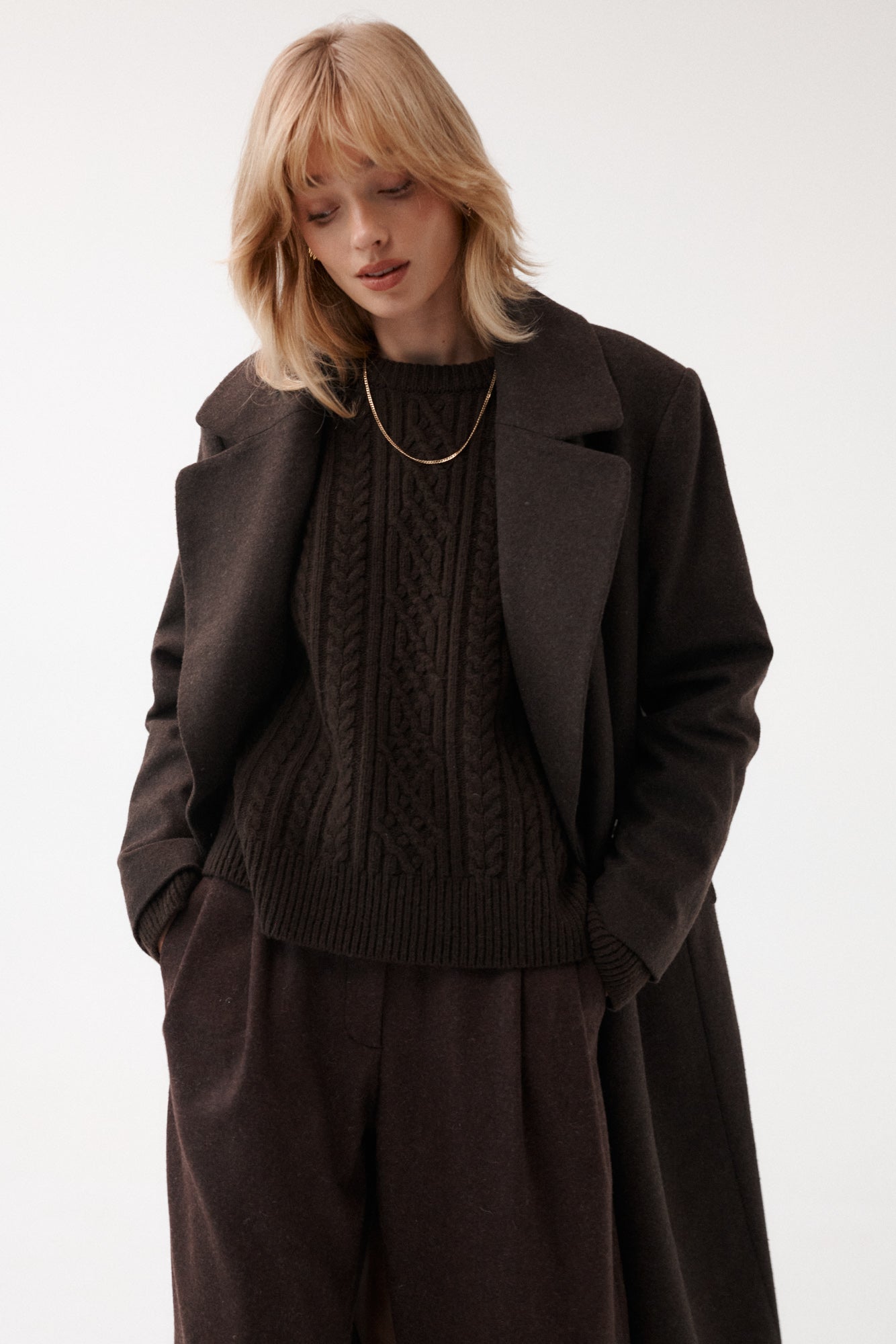 Coat in wool / 18 / 15 / ebony wood