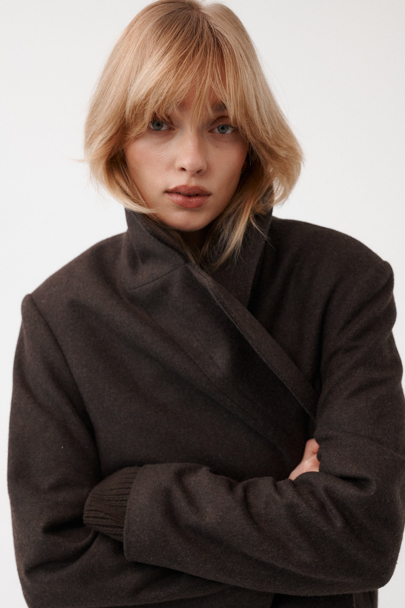 Coat in wool / 18 / 15 / ebony wood