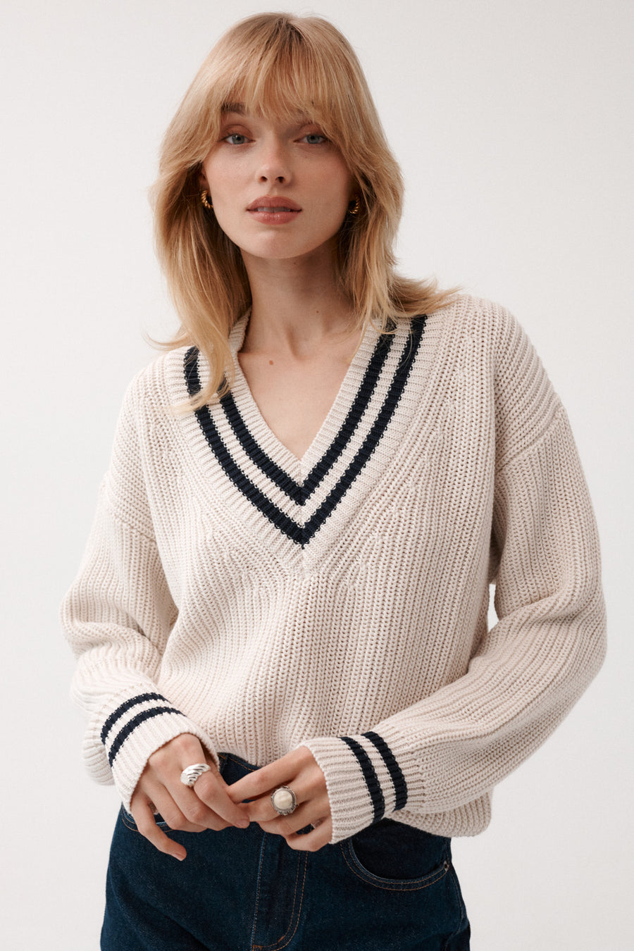 V-neck sweater in organic cotton / 16 / 11 / cream white
