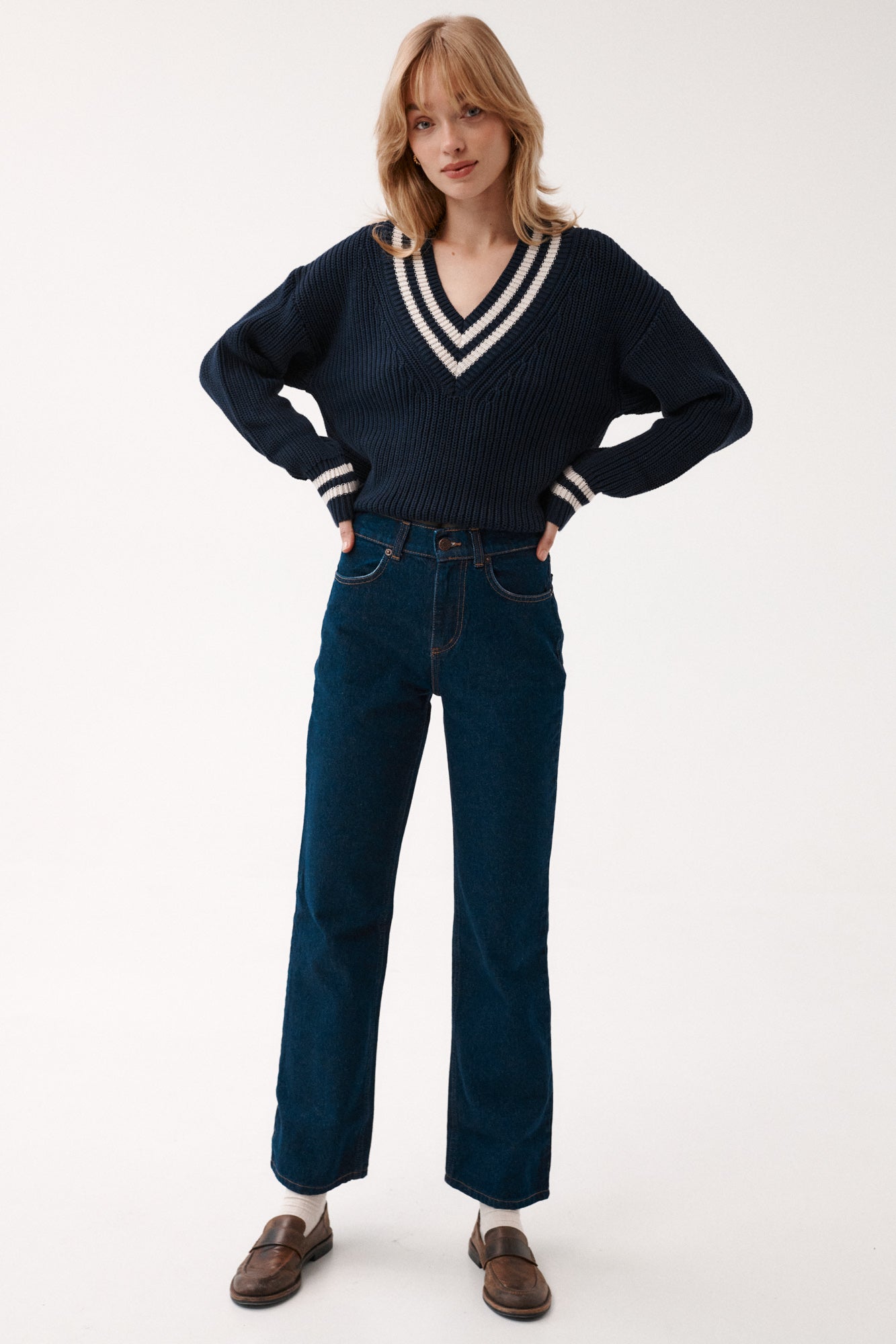 V-neck sweater in organic cotton / 16 / 11 / night blue