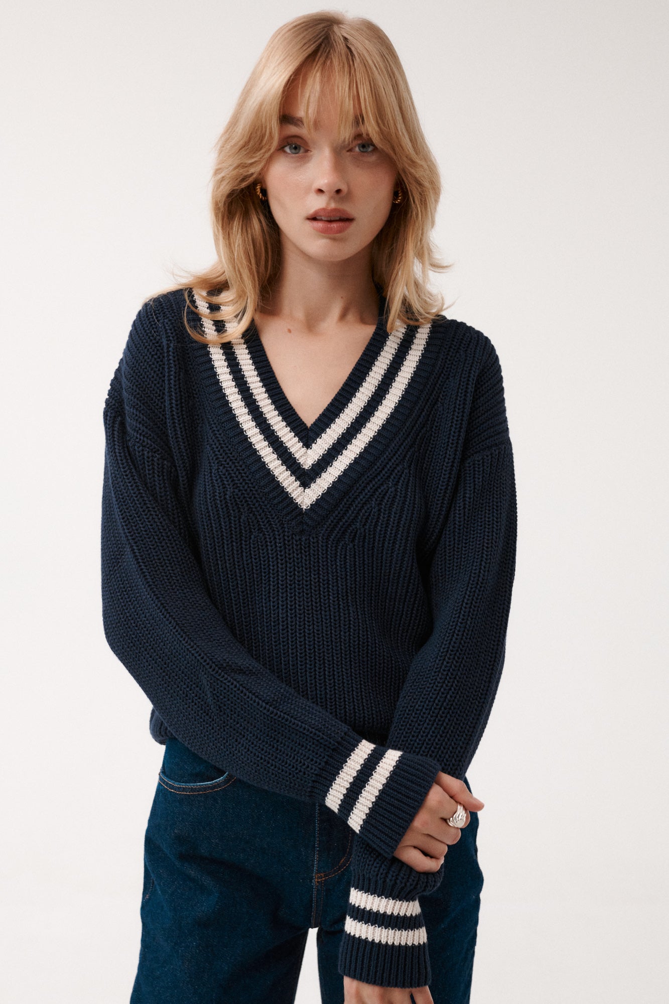 V-neck sweater in organic cotton / 16 / 11 / night blue