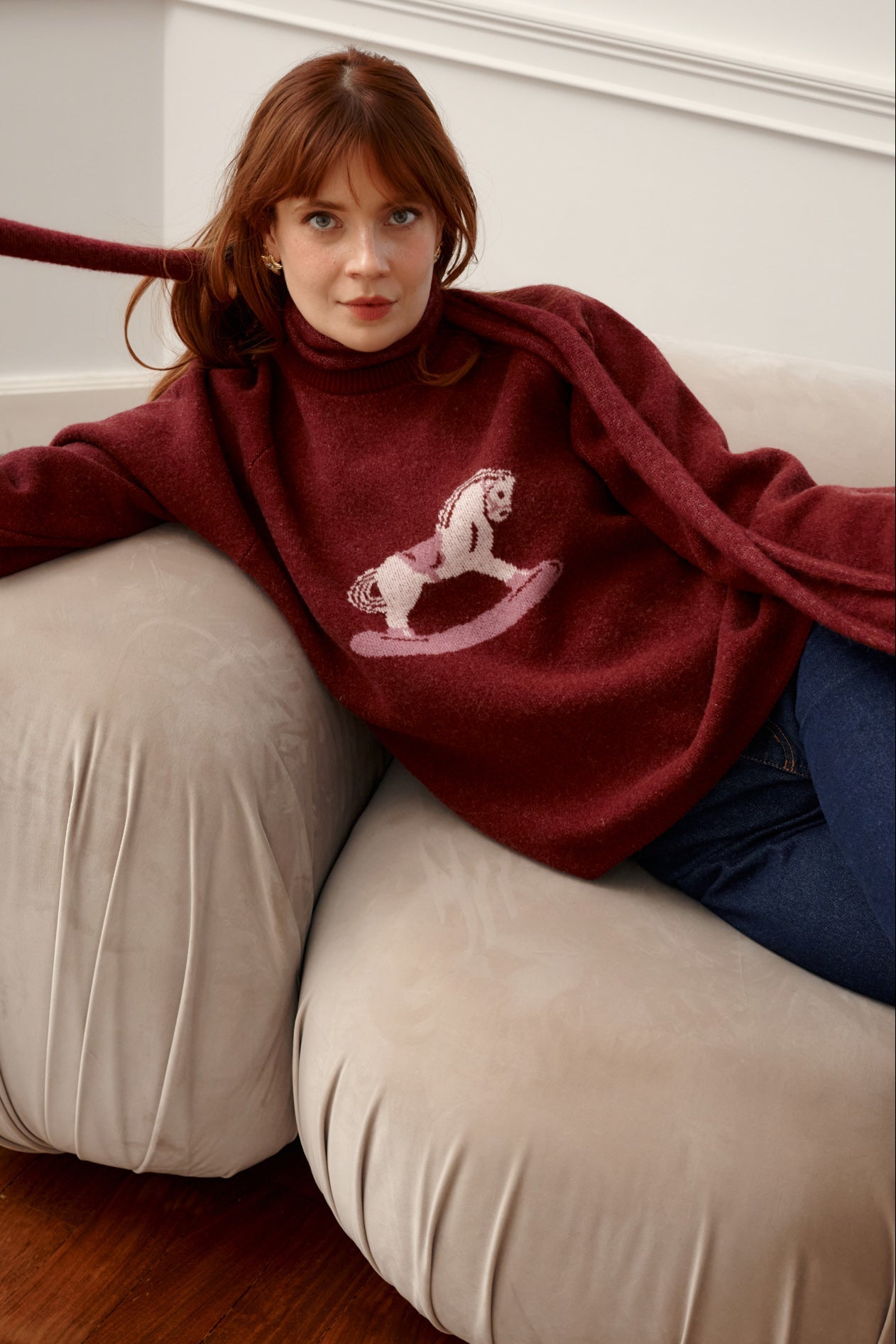 *alpaca-wool-scarf-21-26-mauvewood*?The model is 173 cm tall and wears size M/L?