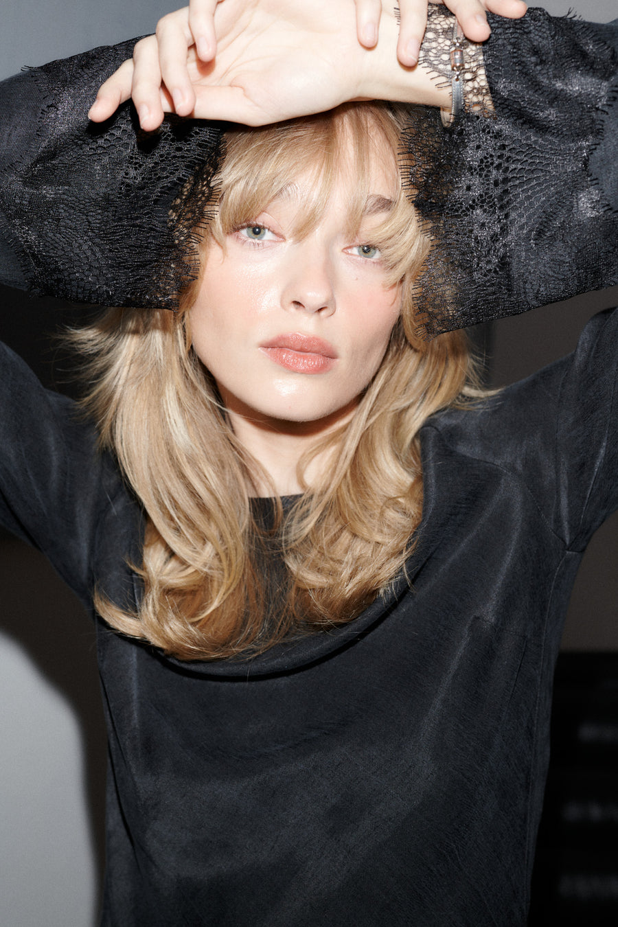 ?The model is 179 cm tall and wears size XS?