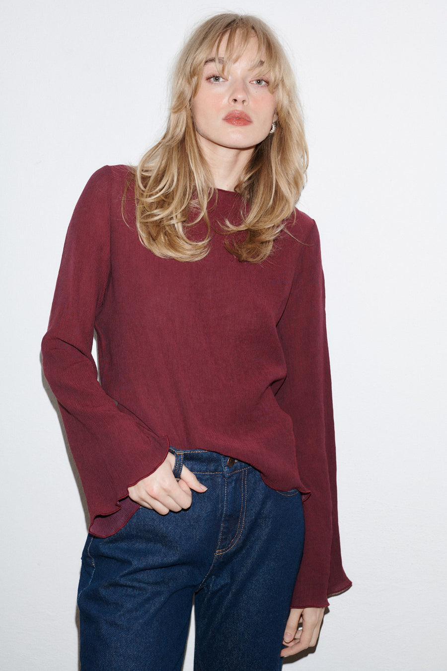 *jeans-from-recycled-cotton-05-22-dark-indigo*?The model is 179 cm tall and wears size S?