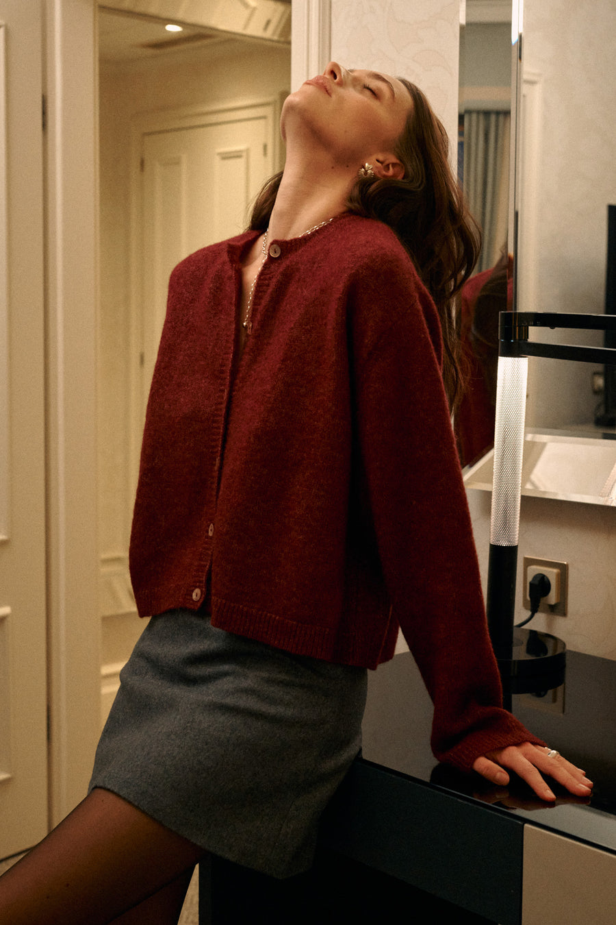 *wool-skirt-07-14-stone-grey*?The model is 178 cm tall and wears size M/L?