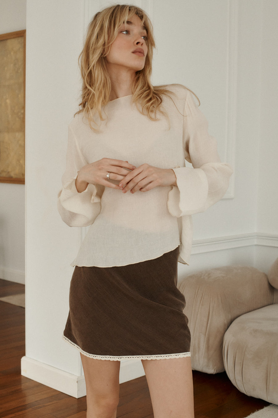 *blouse-in-viscose-12-21-cream-white* ?The model is 179cm tall and wears size XS?