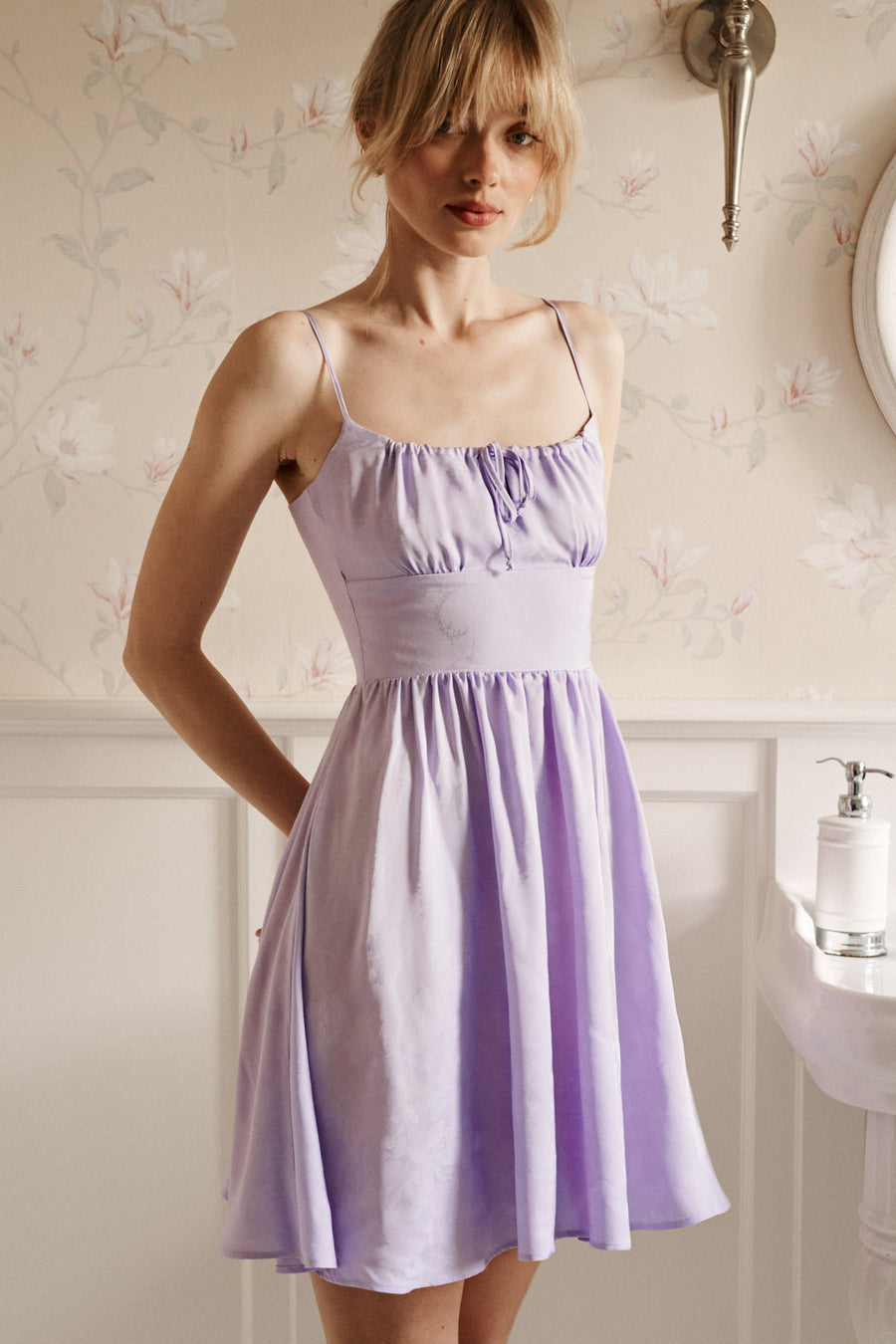 ?The model is 179cm tall and wears size XS?