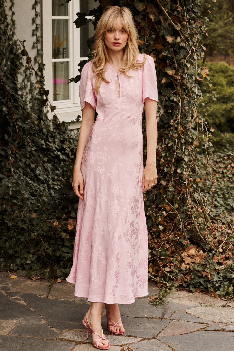 ?The model is 179cm tall and wears size XS?