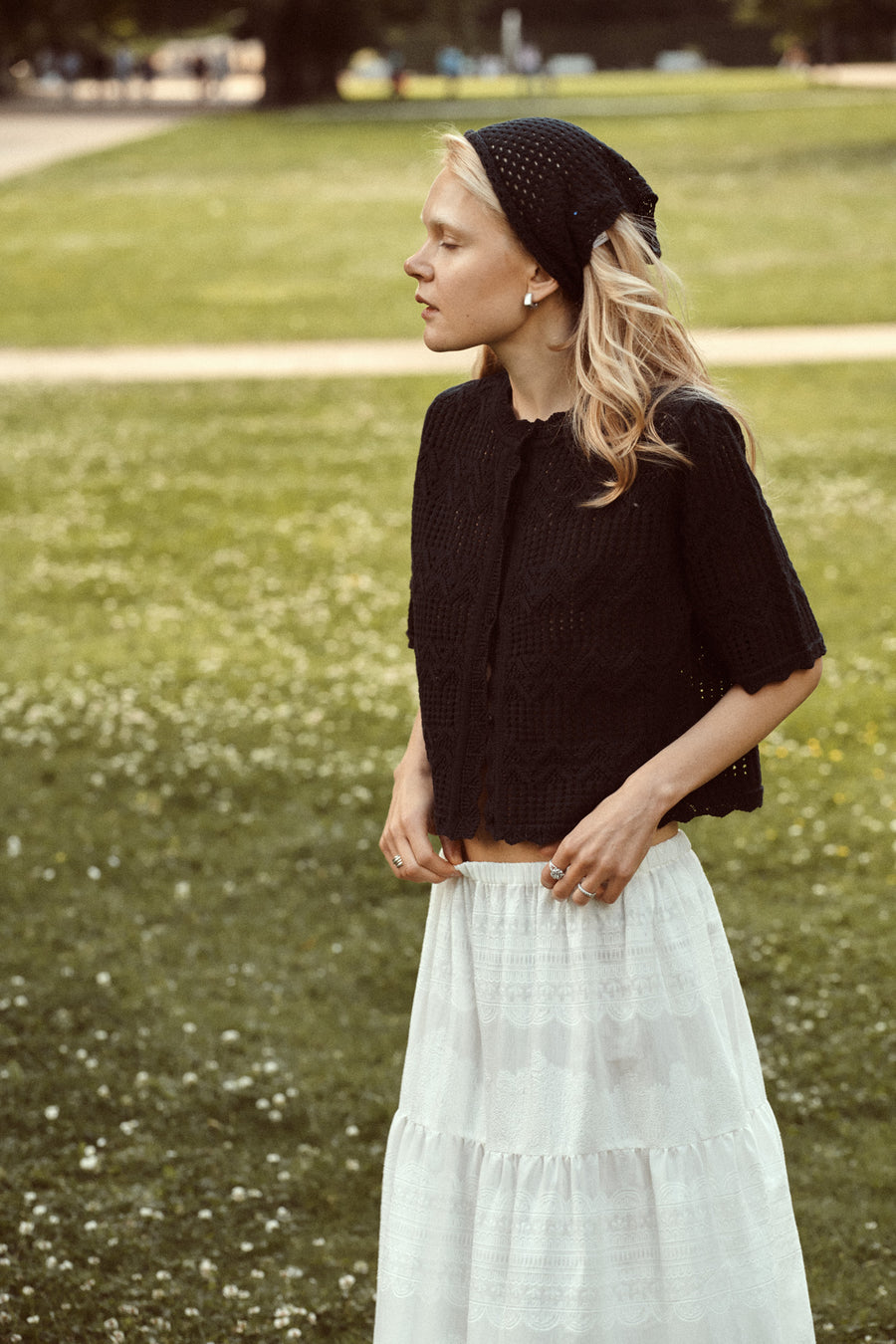 ?The model is 170 cm tall and wears size XS/S? *cardigan-in-organic-cotton-16-26-onyx-black*