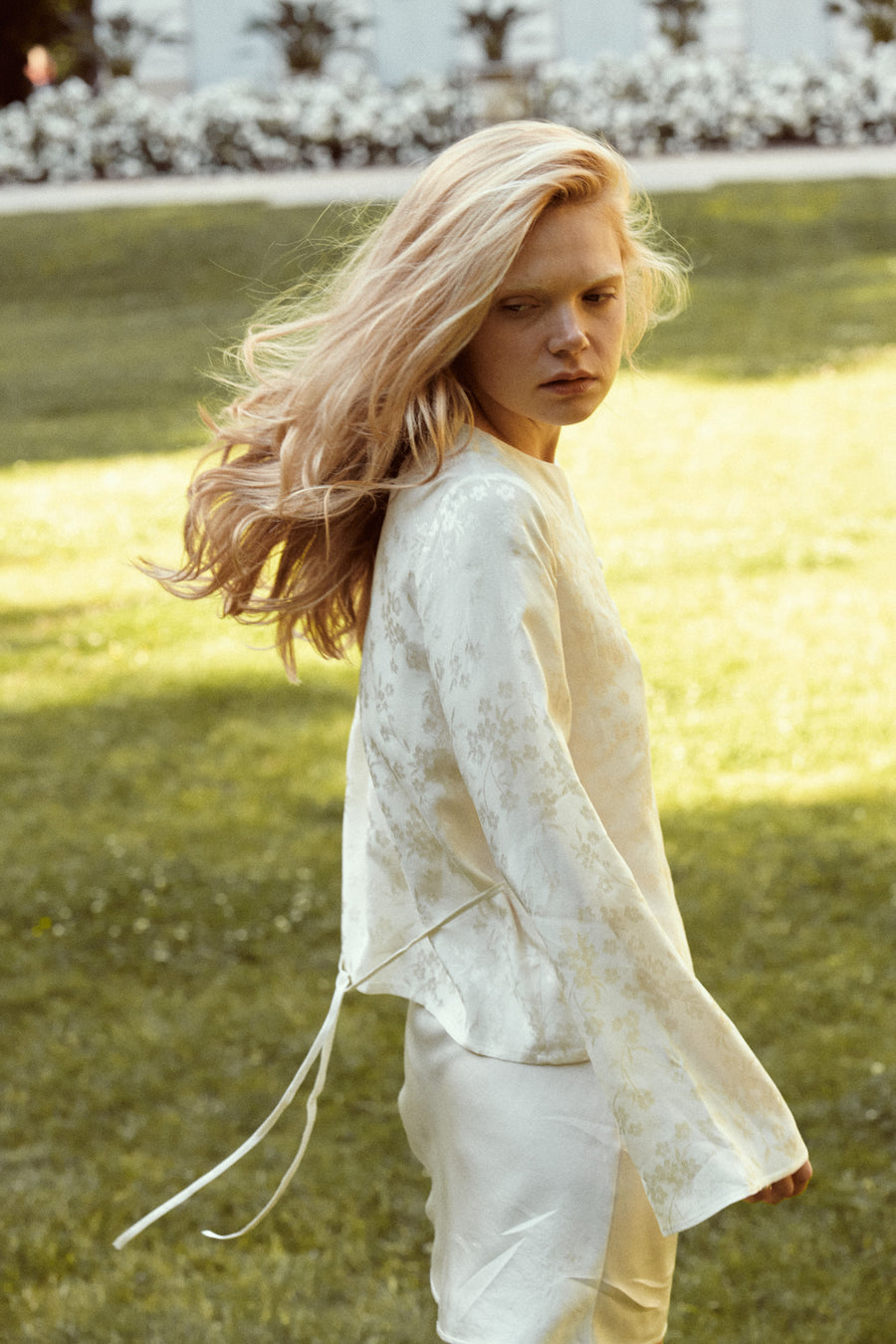 ?The model is 170 cm tall and wears size XS? *skirt-in-viscose-07-24-pearl-white*