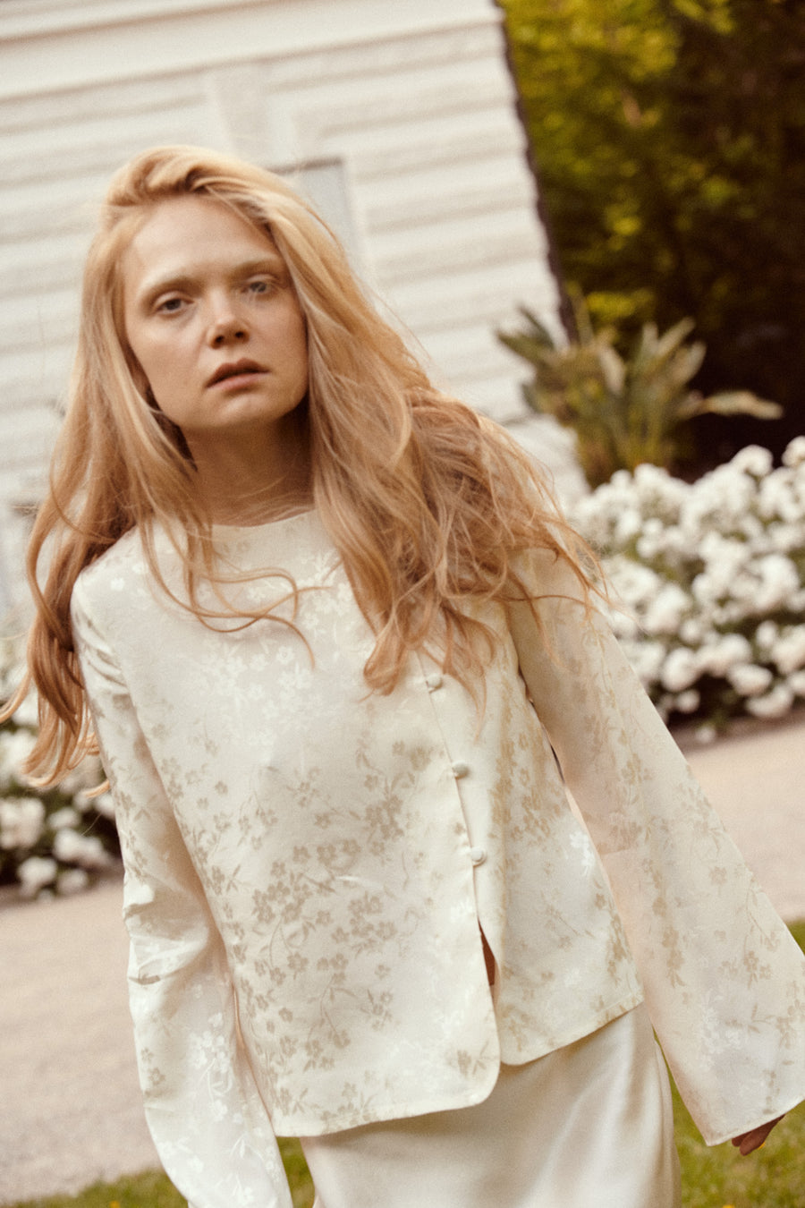 ?The model is 170 cm tall and wears size XS? *skirt-in-viscose-07-24-pearl-white*