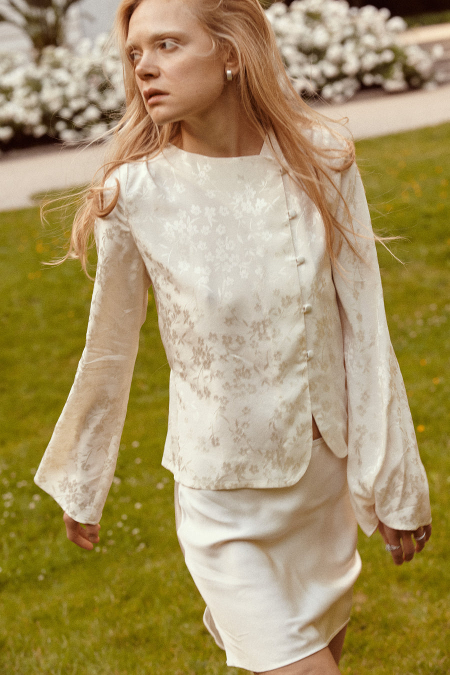 ?The model is 170 cm tall and wears size XS? *skirt-in-viscose-07-24-pearl-white*