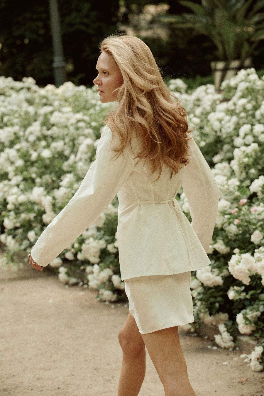 ?The model is 170 cm tall and wears size XS? *skirt-in-viscose-07-24-pearl-white*