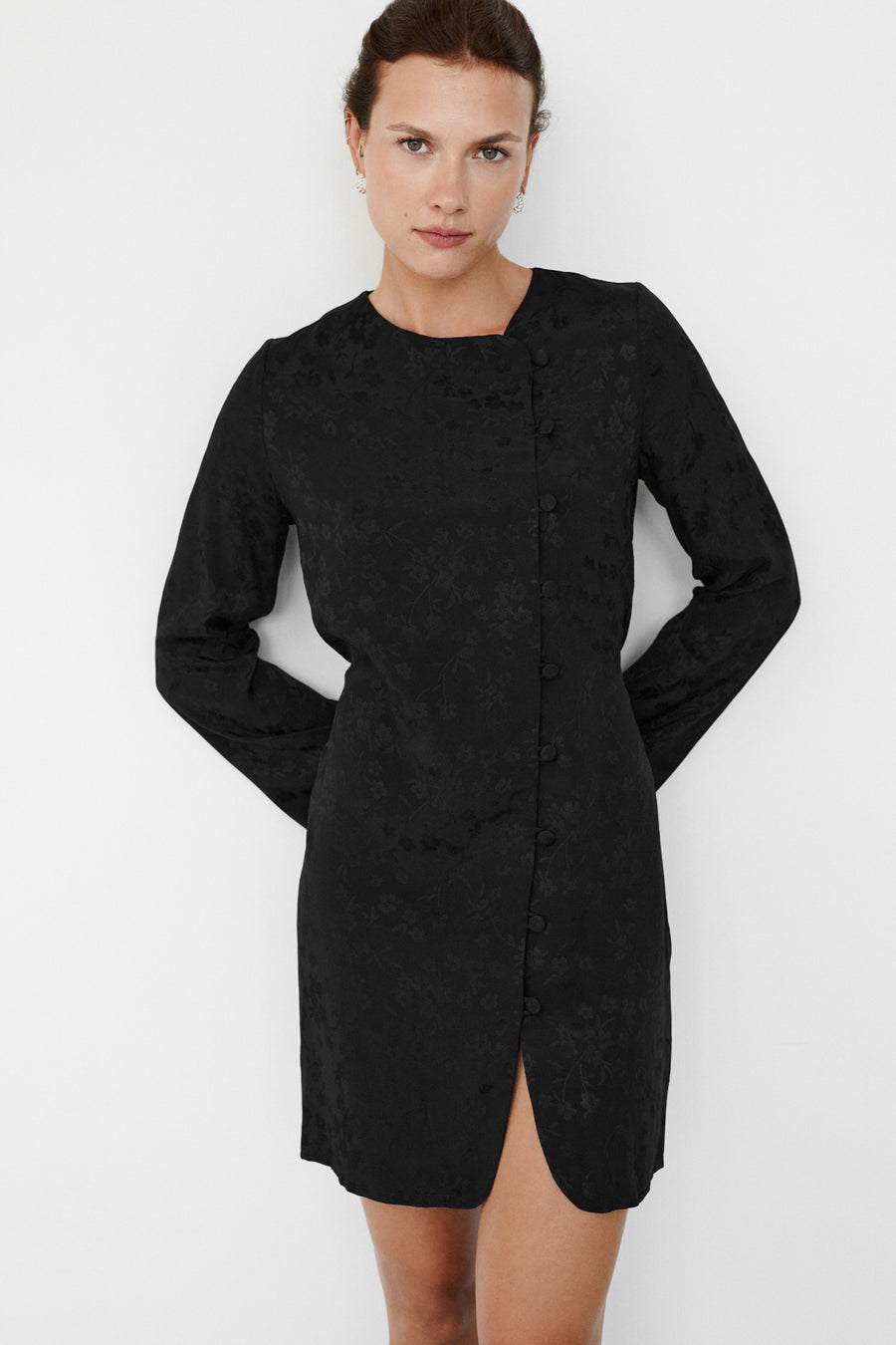 ?The model is 176cm tall and wears size XS?