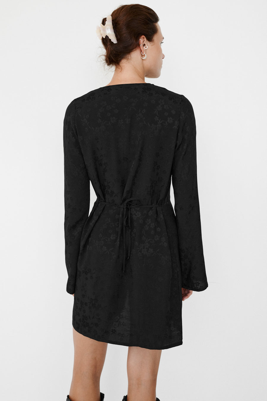 ?The model is 176cm tall and wears size XS?