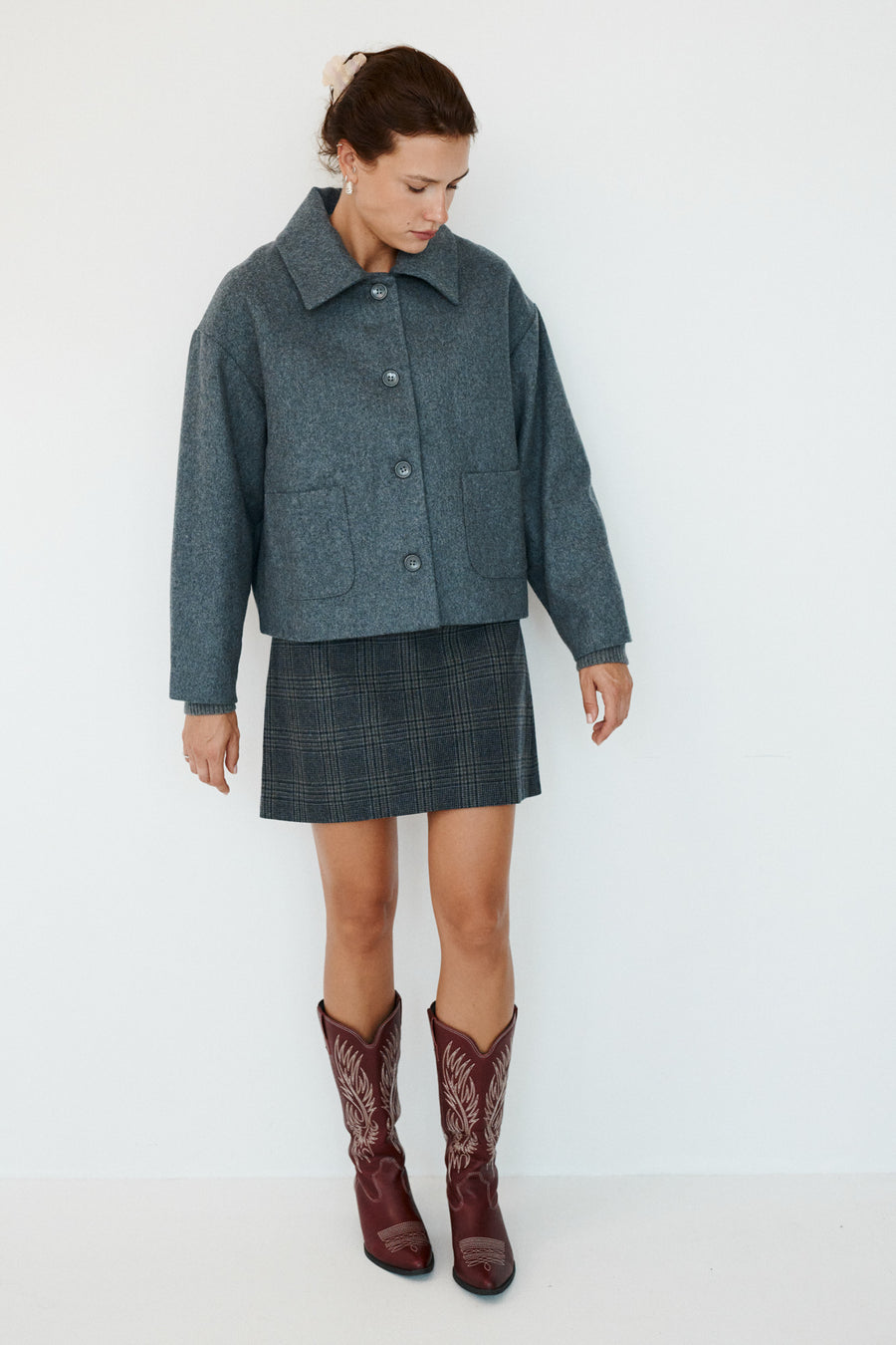?The model is 176cm tall and wears size M/L?