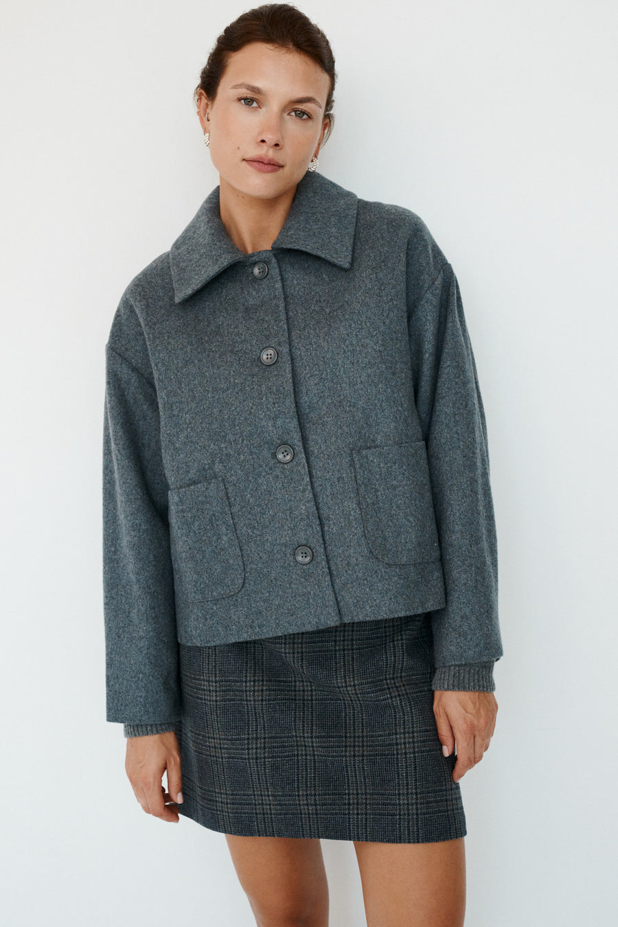 ?The model is 176cm tall and wears size M/L?