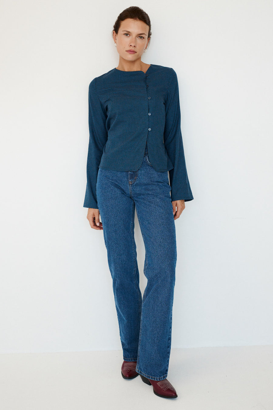 ?The model is 176 cm tall and wears size XS? *jeans-from-recycled-cotton-05-18-medium-indigo*