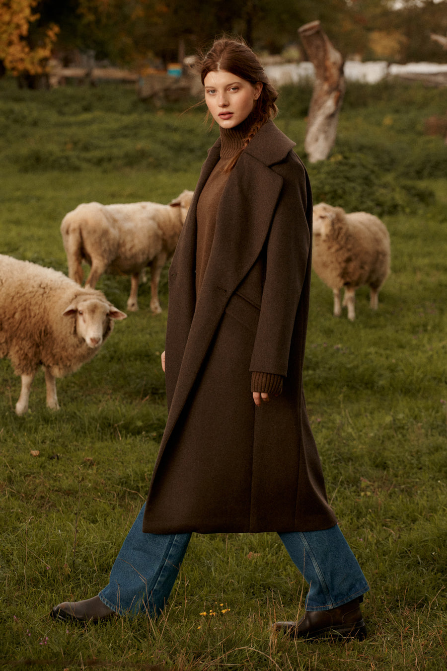 ?The model is 178 cm tall and wears size M?  *turtleneck-in-wool-16-16-calm-brown*