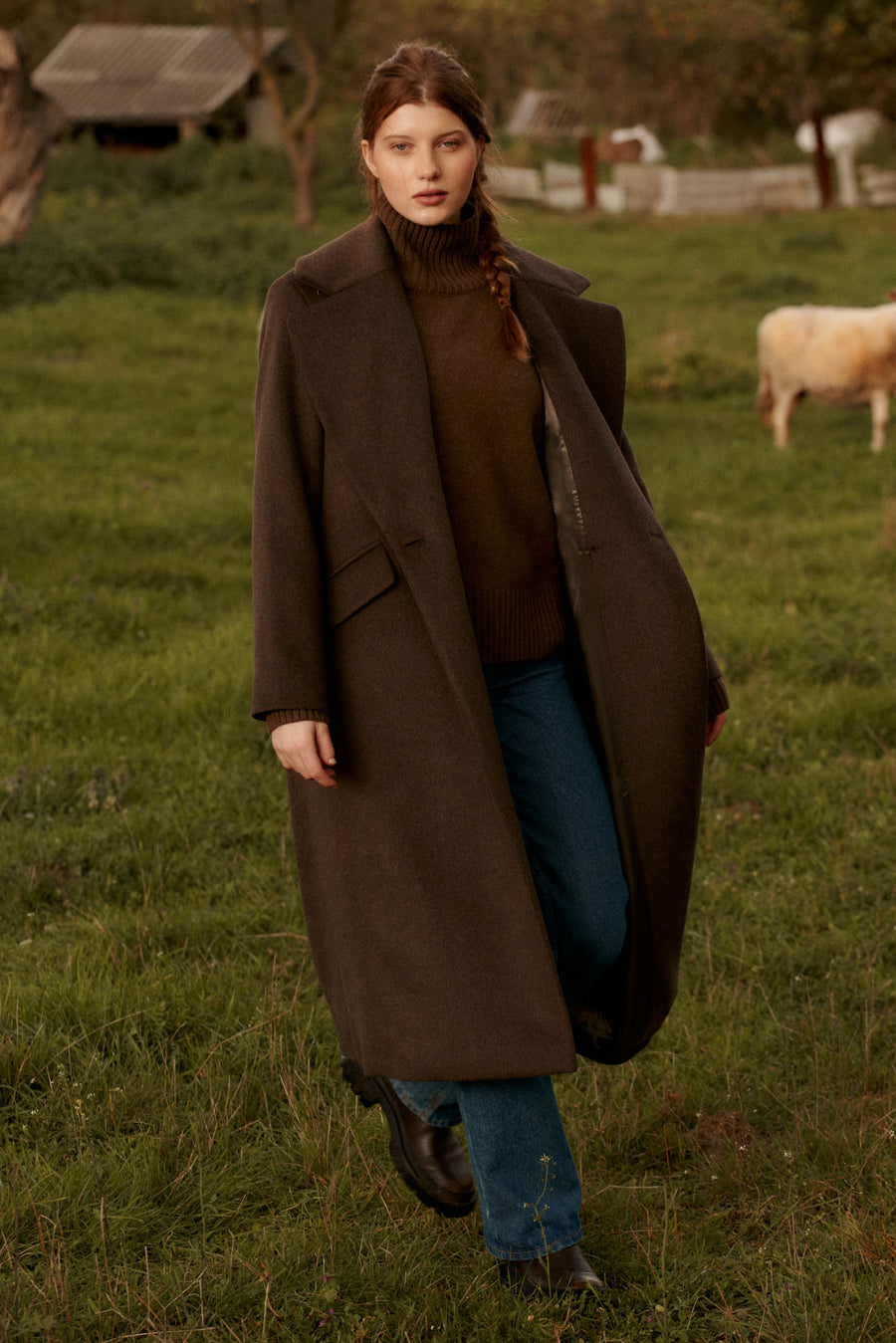 ?The model is 178 cm tall and wears size M?  *turtleneck-in-wool-16-16-calm-brown*