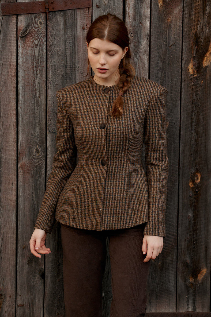 ?The model is 178 cm tall and wears size XS? *trousers-in-cotton-05-19-mahogany-brown*