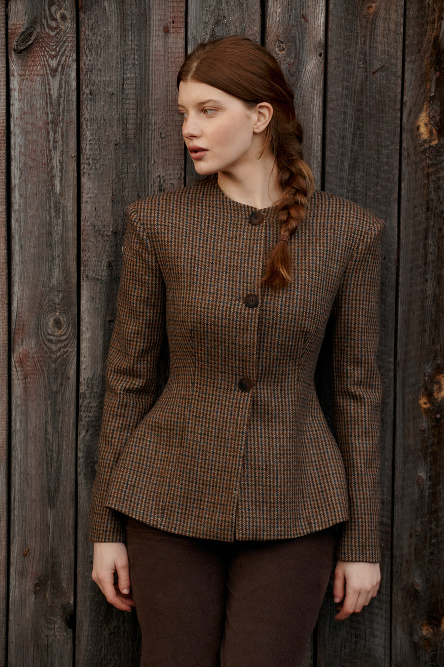?The model is 178 cm tall and wears size XS? *trousers-in-cotton-05-19-mahogany-brown*