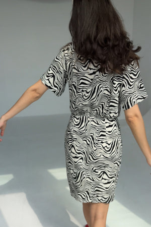 Dress in viscose & linen blend / 03 / 20 / zebra stripes