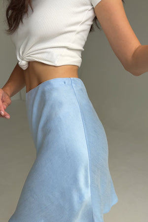 Skirt in viscose & lyocell blend / 07 / 16 / sky blue