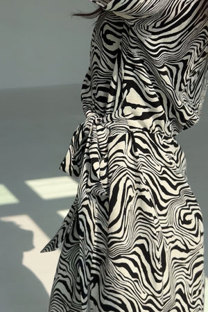 Dress in viscose & linen blend / 03 / 20 / zebra stripes