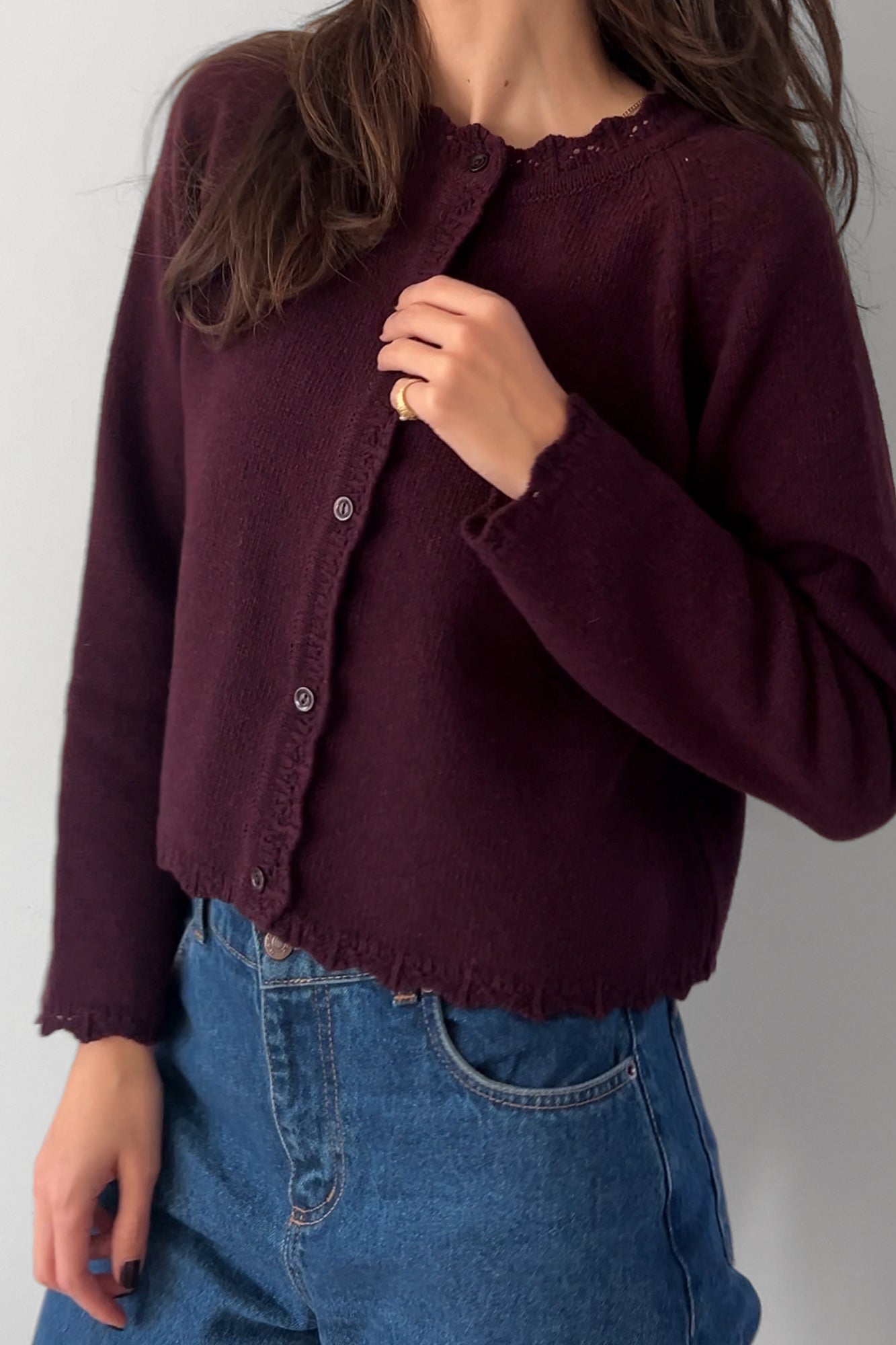 Cardigan in wool / 16 / 15 / plum *jeans-from-recycled-cotton-05-18-medium-indigo*?The model is 178 cm tall and wears size XS/S?