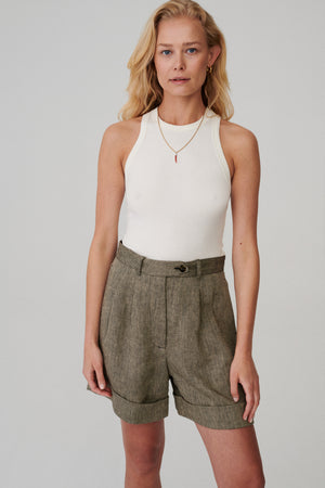 Rib top in organic cotton / 10 / 14 / cream white *shorts-in-linen-09-07-pine-cone* ?The model is 173 cm high and wears size S?