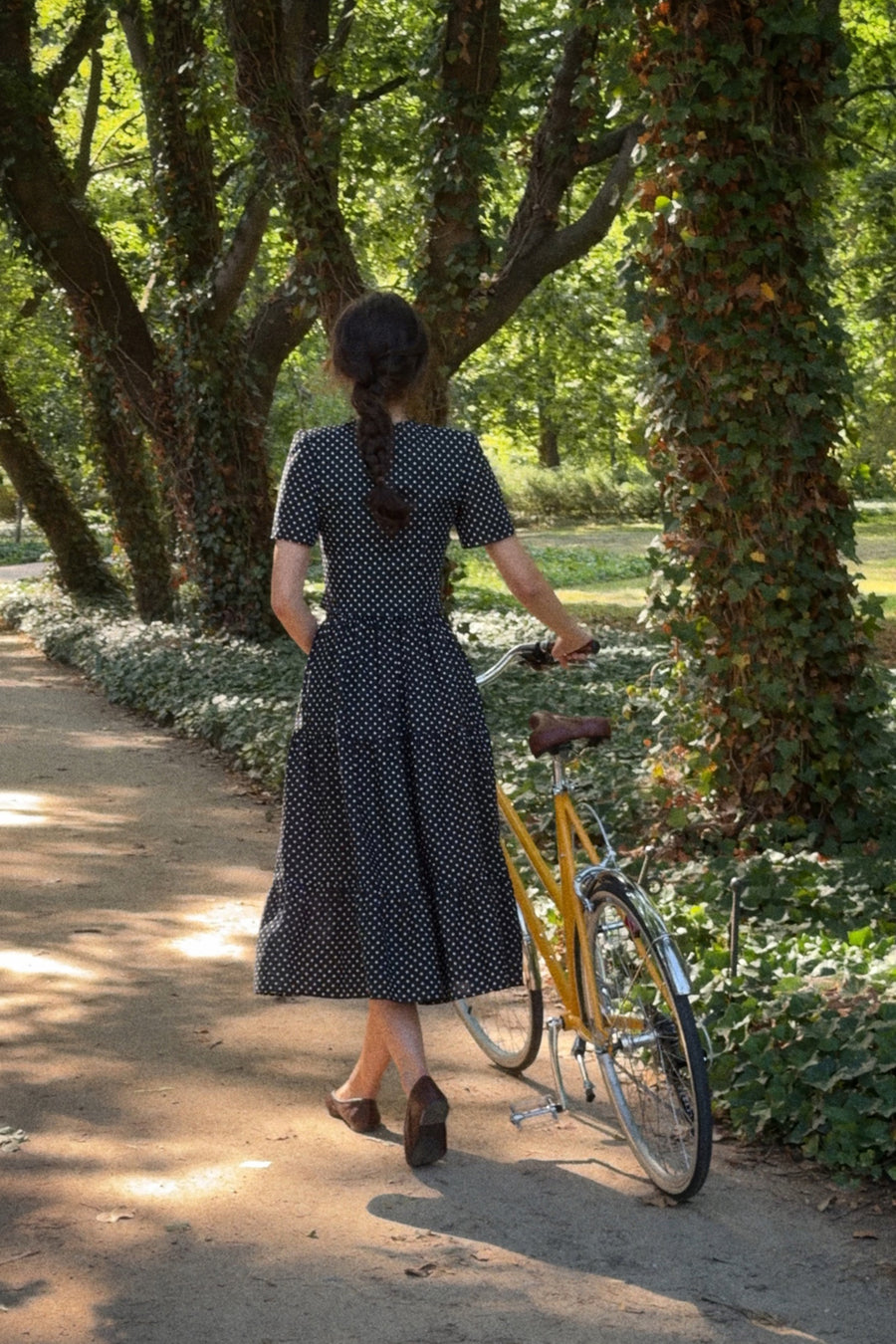 ?The model is 178 cm tall and wears size XS/S? *shirt-in-tencel-12-34-polka-dot*