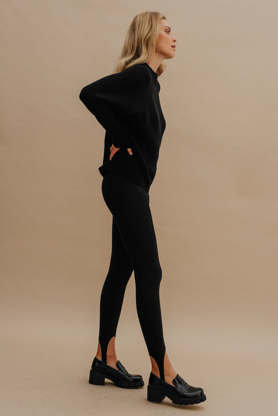 Leggings in organic cotton / 04 / 11 / onyx black *sweater-in-organic-cotton-16-07-onyx-black* ?The model is 178cm tall and wears size S? |