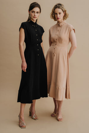 Dress in Tencel™ / 03 / 11 / tea rose *dress-in-tencel™-03-11-onyx-black* ?The model is 178cm tall and wears size S? |